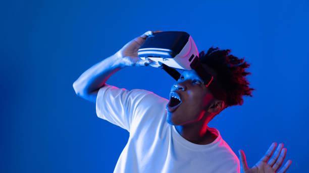 Augmented Reality (AR)